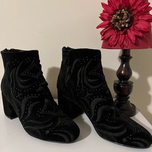 DOLCE VITA Black Velvet Ankle Bootie, Size 8, Excellent New Conditi…